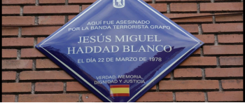 La AVT presente en la colocación de la placa en homenaje a Jesús Miguel Haddad Blanco